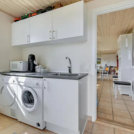 3 Bedroom Gorgeous In בית נופש Nordenbro Vesteregn